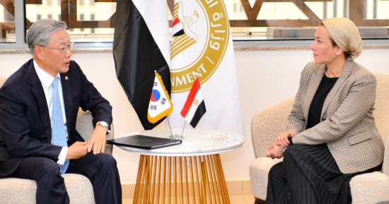 وزارة البيئة تبحث مع سفير كوريا سبل دعم أفريقيا فى التكيف مع تغير المناخ