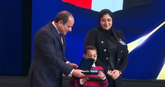 بعد تكريمها من الرئيس.. أرملة الشهيد مصطفى عبد الرازق: "حلمى التحاق ابنى بالشرطة" 