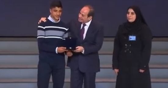 أرملة شهيد شرطة لـ"اليوم السابع": "الرئيس السيسي طبطب على قلوبنا بحفاوة لقائه"