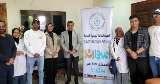 رئيس الرعاية الصحية بأسوان يستقبل حملة "صحتك.. امسك فيها"
