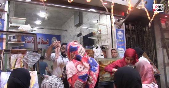 سردينا خريج كلية وبيعمل 8 أنواع من الأسماك المملحة.. فيديو