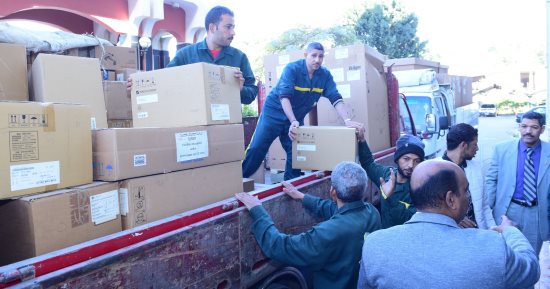 جامعة سوهاج تتسلم أجهزة طبية بـ78 مليون لمستشفى الجراحات الخاصة.. صور
