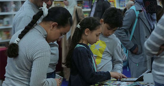 عضو اللجنة العليا لمعرض الكتاب: إقبال جماهيرى مبهر في أول أيام المعرض أمس