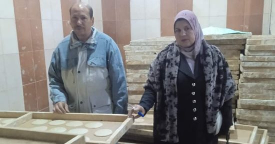 تمر على المخابز فجرا.. حكاية أول سيدة تتولى منصب رئيس قرية فى بنى سويف
