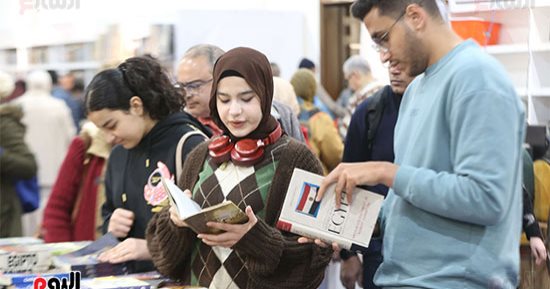 إقبال كبير على معرض الكتاب فى اليوم الثالث
