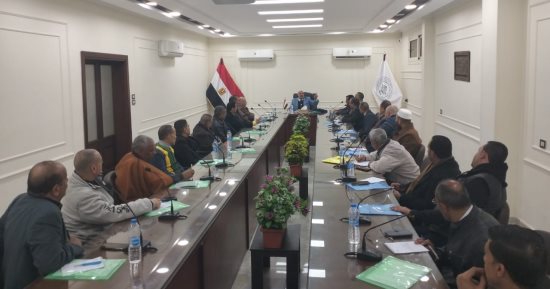 نقيب الغزل والنسيج: التثقيف دستور العمل النقابى وضرورى لزيادة الإنتاجية