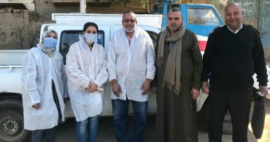 لجان الطب البيطرى تجرى التقصى الوبائى لأنفلونزا الطيور فى سوق إسنا.. صور