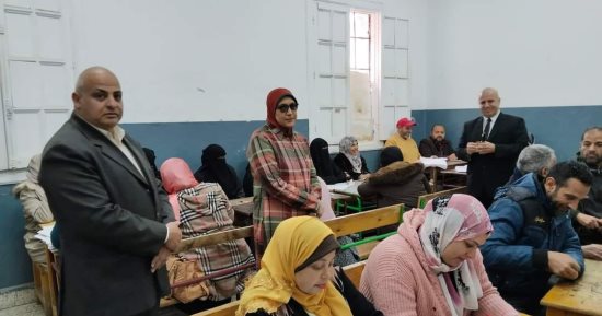 وكيل "تعليم دمياط" يتفقد أعمال التصحيح بكنترول الشهادة الإعدادية