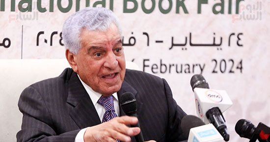 زاهى حواس بمعرض الكتاب: الرئيس السيسى يتابع حملة عودة حجر رشيد