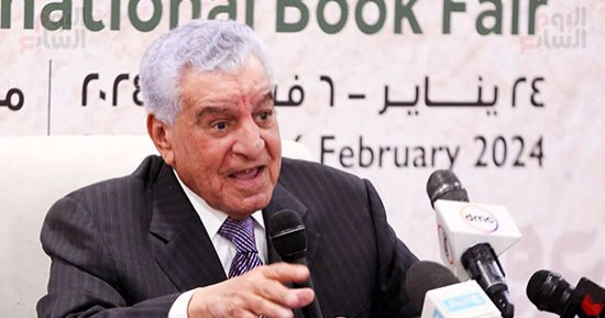زاهي حواس بمعرض الكتاب: اللصوص يحفرون أسفل المخازن لسرقة الآثار
