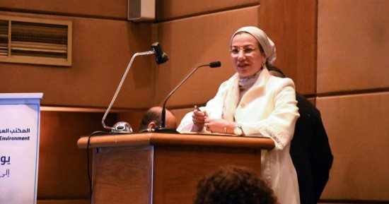 وزيرة البيئة تترأس الاجتماع الأول للجنة تسيير مشروع إدارة تلوث الهواء