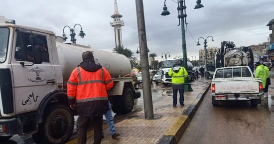 كثافات مرورية بعدد من محاور القاهرة بسبب تراكمات مياه الأمطار
