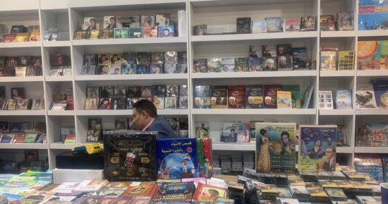 بتحب القديم.. شرائط كاسيت لكبار مطربى الزمن الجميل وجرامافون بمعرض الكتاب