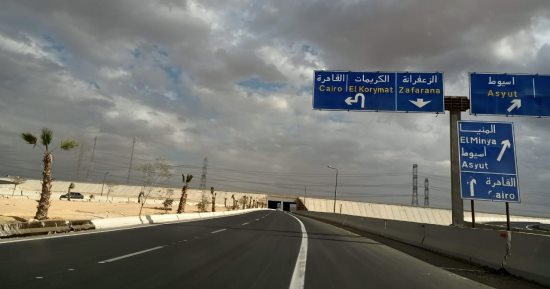 هتسافر من بنى سويف للغردقة فى 4 ساعات.. جولة على طريق بنى سويف الزعفرانة.. فيديو