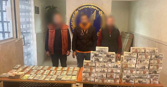 ضبط 3 تجار عملة بالسوق السوداء بحوزتهم مليون دولار 