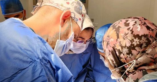 استخراج بلف عجلة عربة كارو من القصبة الهوائية لطفل 10 سنوات 