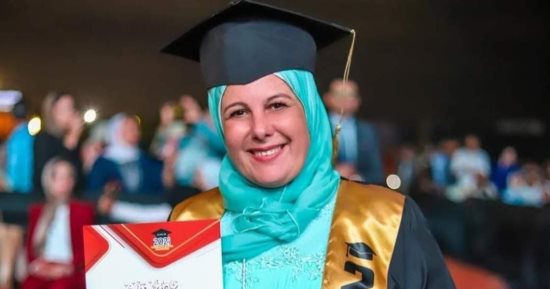 العمر طاقة مش سن فى البطاقة.. قصة خمسينية تحصل على الليسانس قبل المعاش