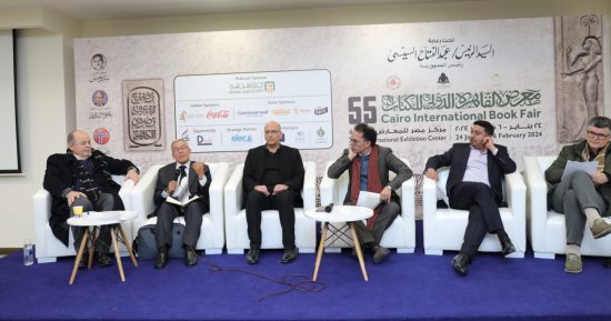 كيف يرى النقاد العرب بمعرض الكتاب عميد الأدب العربى طه حسين؟