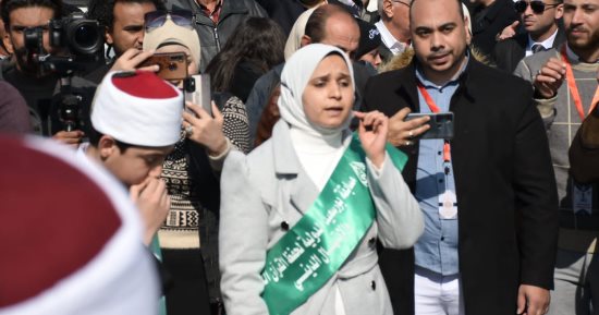 ابتهالات وأناشيد على ضفة مجرى قناة السويس فى بورسعيد.. فيديو وصور