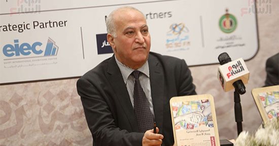 بدء توقيع ومناقشة كتاب "المسئولية الاجتماعية ورجال الأعمال" بمعرض الكتاب 