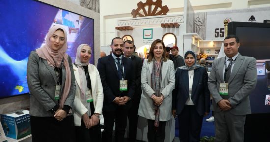 وزيرة الثقافة تزور جناح "معلومات الوزراء" بمعرض الكتاب 