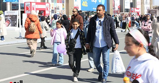 معرض الكتاب يستقبل زواره فى اليوم الــ 11 من العرس الثقافى
