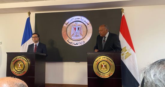 وزير الخارجية الفرنسى: دور مصر كبير فى حل النزاع بالشرق الأوسط 