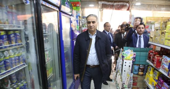 رئيس حماية المستهلك يضبط 4 أطنان سكر قبل بيعها بأسعار مرتفعة فى الجيزة..صور