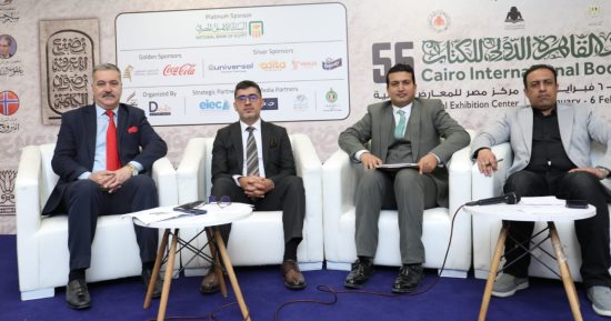 مثقفون بمعرض الكتاب: نازك الملائكة تؤمن بأنه إذا متنا جميعا ستنبت الأرض عربًا