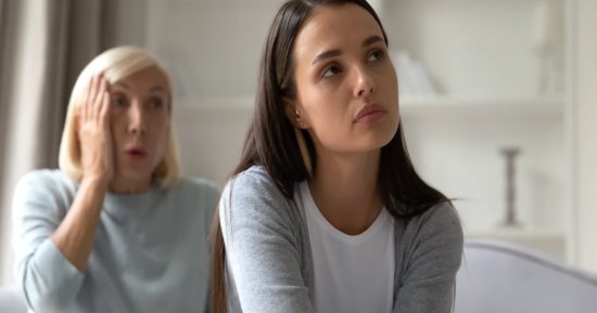 4 تحديات يواجهها الأبناء لوالدين غير ناضجين عاطفيا