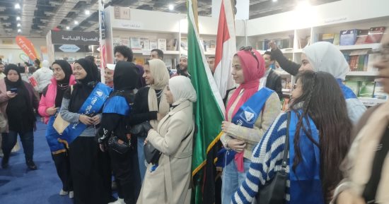اتحاد طلاب كلية الآداب يزور معرض الكتاب