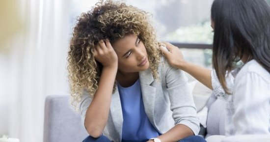 علشان تحسن حالته.. كيف تدعم صديقك لو بيعانى من مشكلة نفسية؟ 