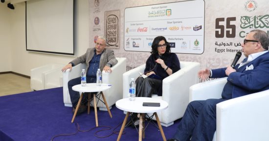 تشكيليون بمعرض الكتاب: الفن التشكيلى يعكس أحوال المجتمع ولا يعرف الطبقية