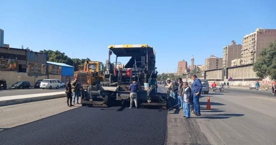رصف شوارع فى طرة ومصر القديمة بالقاهرة.. صور