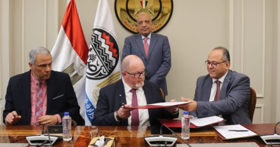  وزير قطاع الأعمال يشهد توقيع اتفاقية لإعادة تأهيل الدلتا للأسمدة وتشغيل المصانع