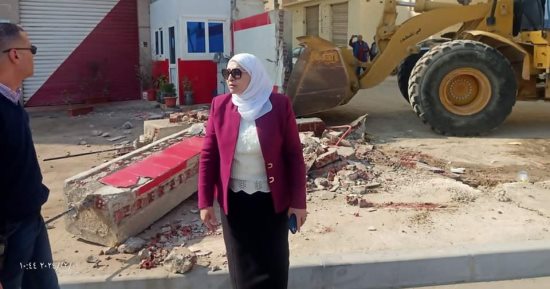 نائب محافظ القاهرة تقود حملة لإزالة تعديات بحى المقطم 