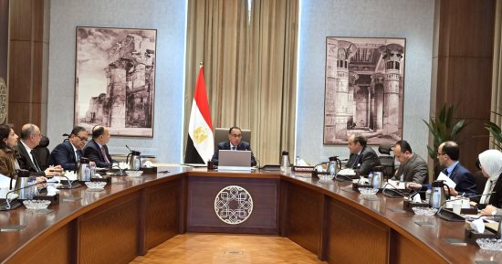 رئيس الوزراء يتابع موقف تطبيق منظومة الشحن المسبق