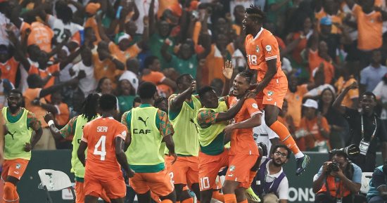 كوت ديفوار العائد من الموت يتأهل لمواجهة نيجيريا بنهائى كأس أمم أفريقيا.. فيديو