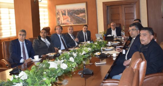 محافظ بورسعيد يبحث سبل التعاون مع نائب رئيس هيئة الاستثمار ويستعرض الفرص الاستثمارية
