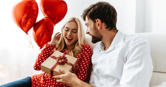 عيد الحب .. هدايا لا يفضل شراؤها للمرأة فى الفلانتين
