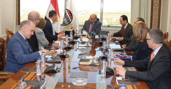 قطاع الأعمال: إنهاء أكبر مصنع غزل بالعالم استعدادًا للتشغيل التجربيى بالمحلة