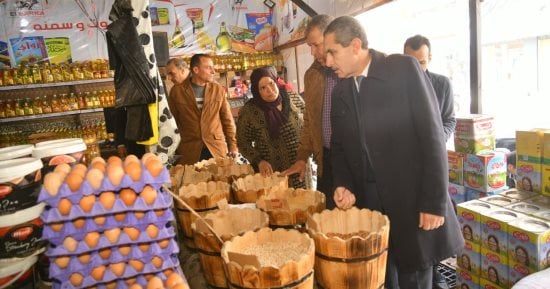 محافظ الغربية يتفقد مشروعات الرصف والتطوير ويتابع توافر السلع بكفر الزيات