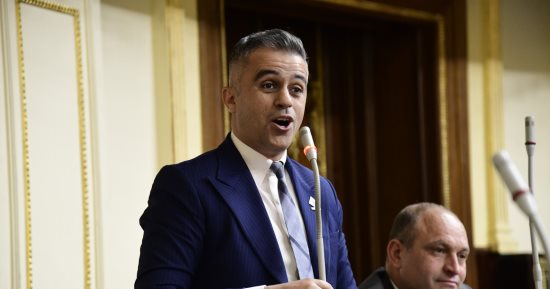 النائب أحمد فتحى: التقينا بكبار السن على القهاوى لمناقشة قانون حقوق المسنين