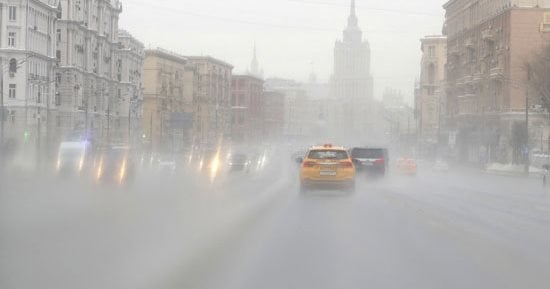مصرع 2 وإصابة 15 شخصًا بسبب سوء الأحوال الجوية فى موسكو