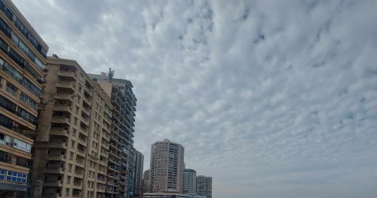 أمشير فى الإسكندرية.. تقلبات جوية سريعة وحادة.. غطاء سحابى كثيف وعروس البحر تسجل أعلى معدلات لدرجات الحرارة خلال هذا الشتاء.. هدوء تام فى حركة الأمواج.. وتحذيرات من عاصفة ترابية قادمة.. فيديو وصور