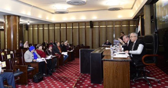 "146 ألف جنيه".. جدل بـ"خطة النواب" أثناء مناقشة ختامى 22/23 لوزارة البترول.. المسئول: 12.3 مليار جنيه فائض و146 ألف جنيه أجور ولدينا موظف واحد وحوالى 600 منتدب لا نتحمل رواتبهم.. واللجنة تطلب بيان تفصيلى