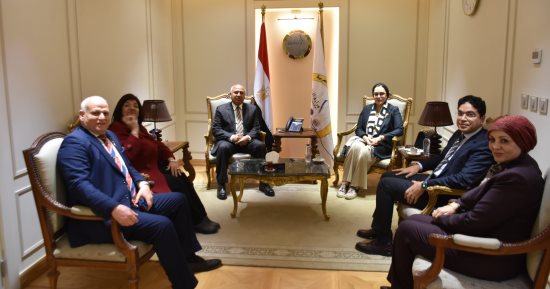 وزير النقل يستعرض مشروعات الطرق والسكة الحديد والجر الكهربائى بدمياط