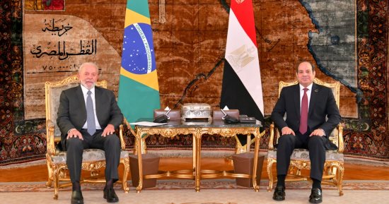 الرئيس السيسى بالمؤتمر الصحفى المشترك مع نظيره البرازيلى: "لولا دا سيلفا" شخصية ملهمة لها مكانة دولية عظيمة لدى الشعب والعالم.. واتفقنا على أهمية إيقاف إطلاق النار فى غزة وإطلاق سراح الرهائن والمسجونين