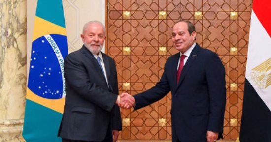 الرئيس البرازيلى يشكر مصر على المساعدة فى إجلاء مواطنى بلاده العالقين بغزة.. ويؤكد من "الاتحادية": مصر تلعب دورًا مهمًا لإيجاد حل للقضية الفلسطينية.. والأمم المتحدة لا تمتلك القوة لوقف التصعيد الإسرائيلى