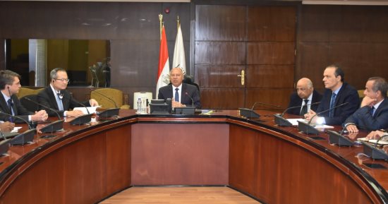 النقل: نائب رئيس البنك الدولى يدشن مشروع نظم الإشارات بخط القاهرة بنى سويف